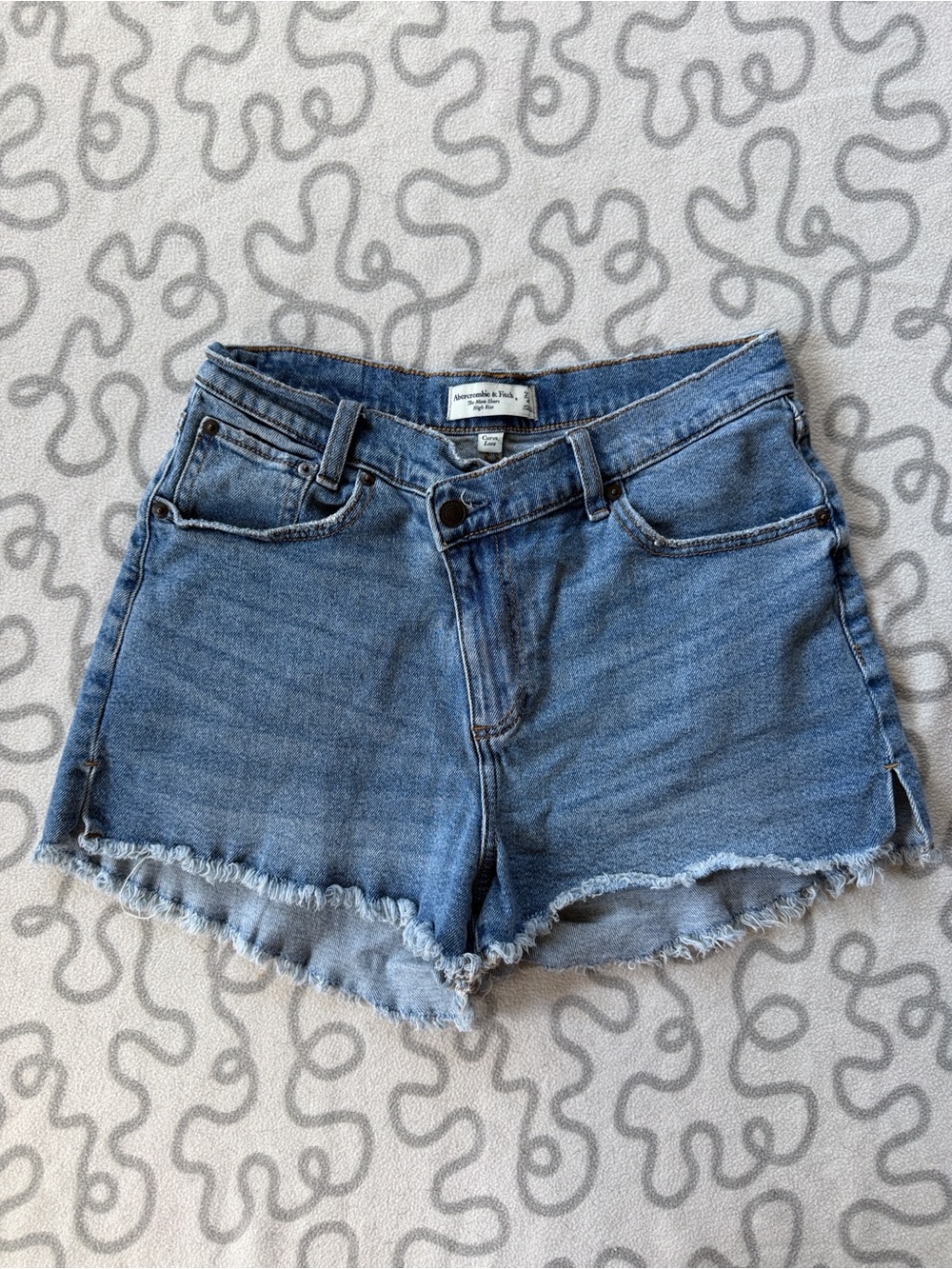 Abercrombie & Fitch The Mom Short High Rise